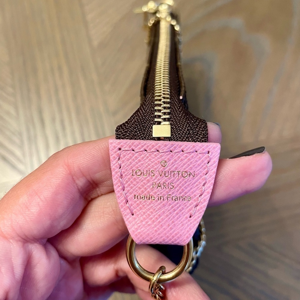Authentic Louis Vuitton Mini Pochette Accessoires Christmas Vivienne Vendome - Picture 11 of 16